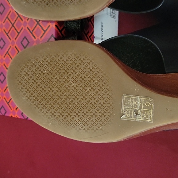 EUC Tory Burch wedge sandals - Picture 8 of 10
